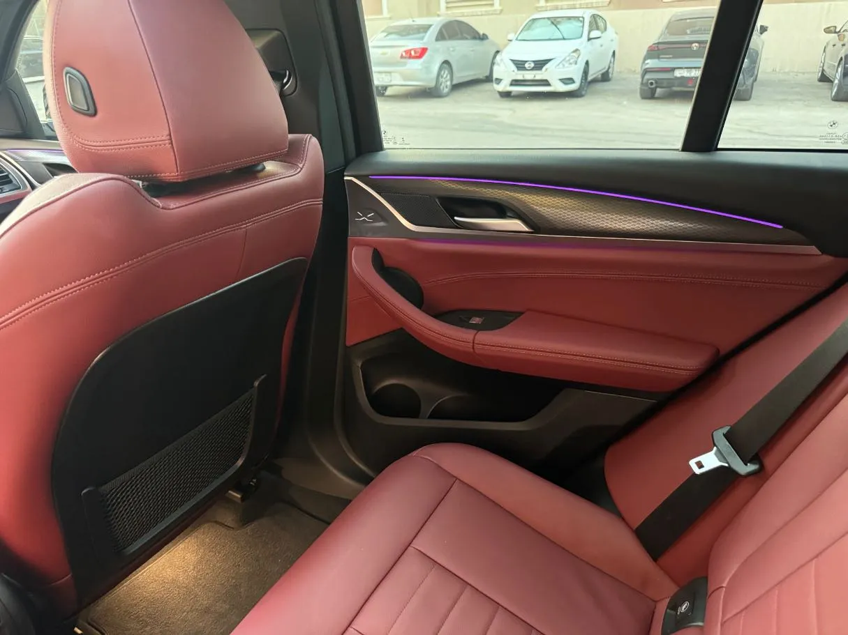Car image 27