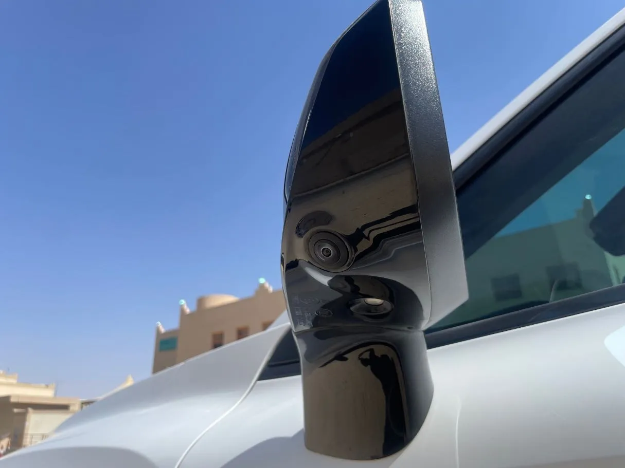 Car image 24