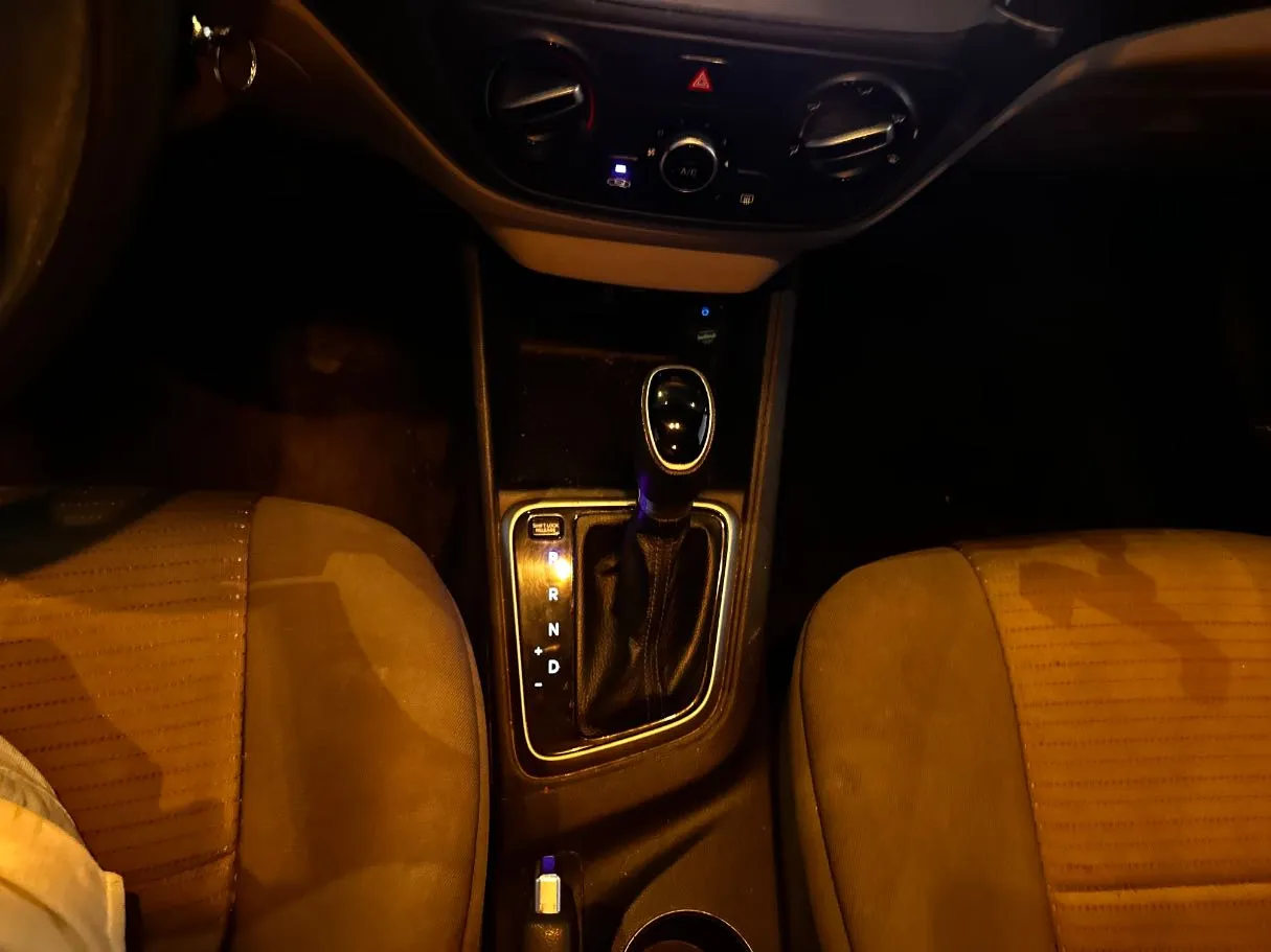 Car image 17