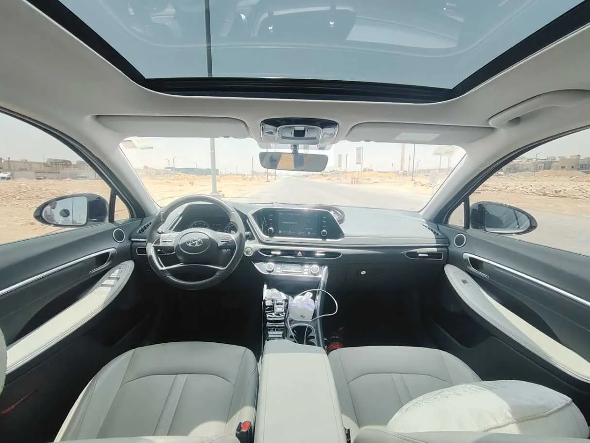 Car image 18