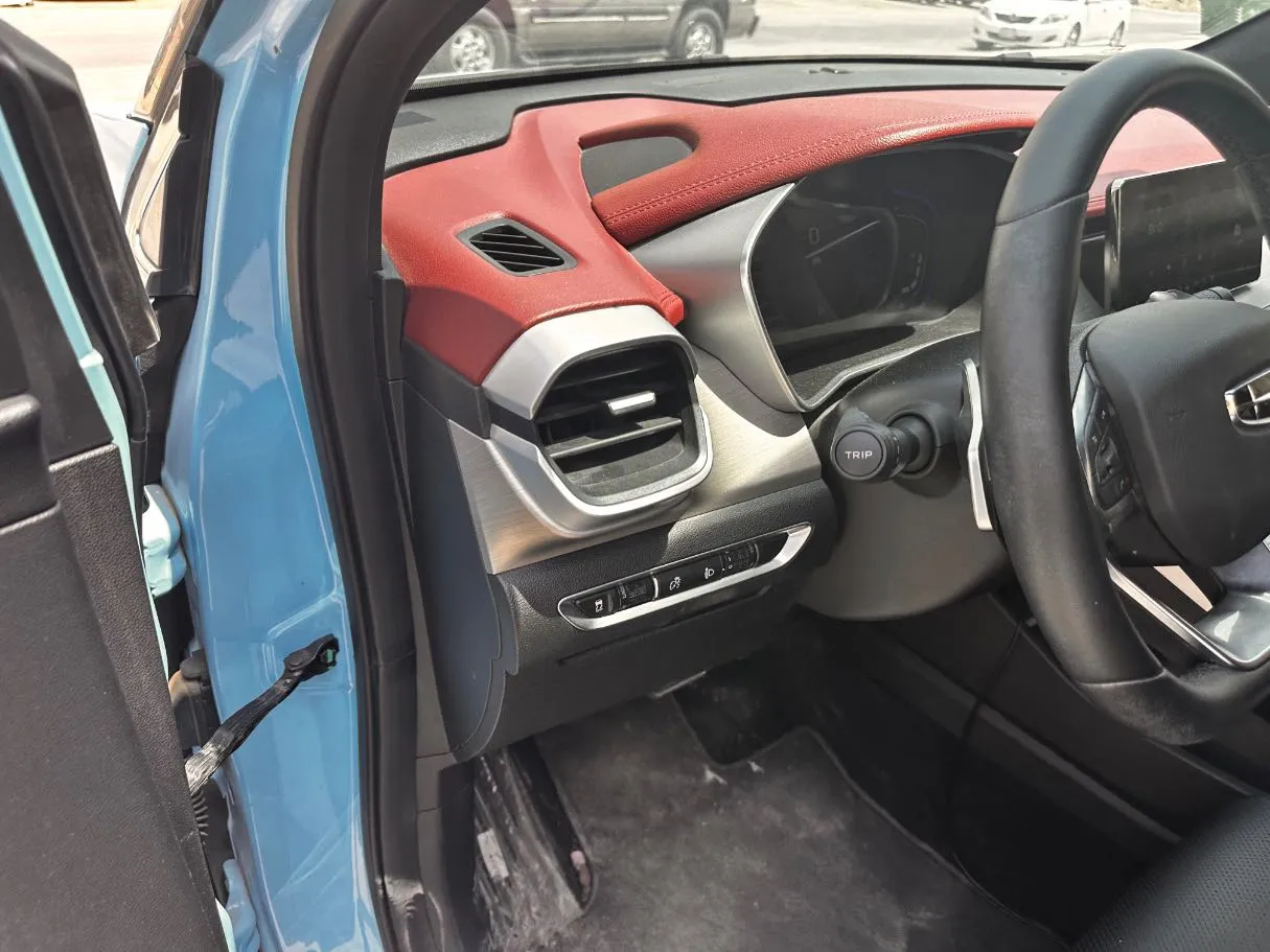 Car image 13