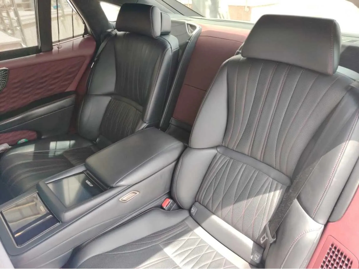 Car image 16
