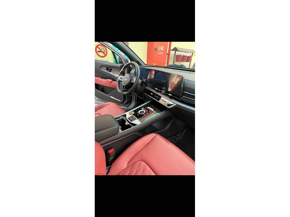 Car image 13