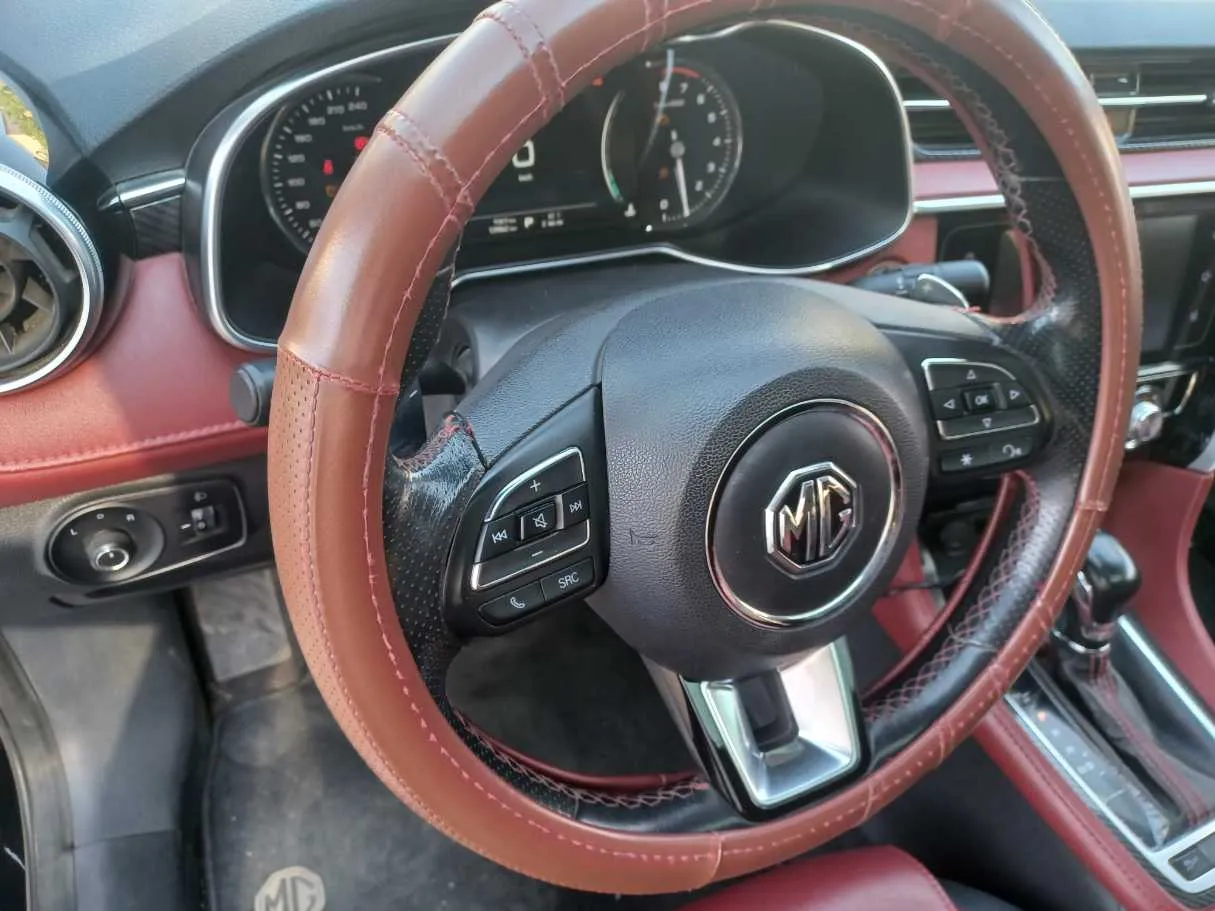 Car image 19