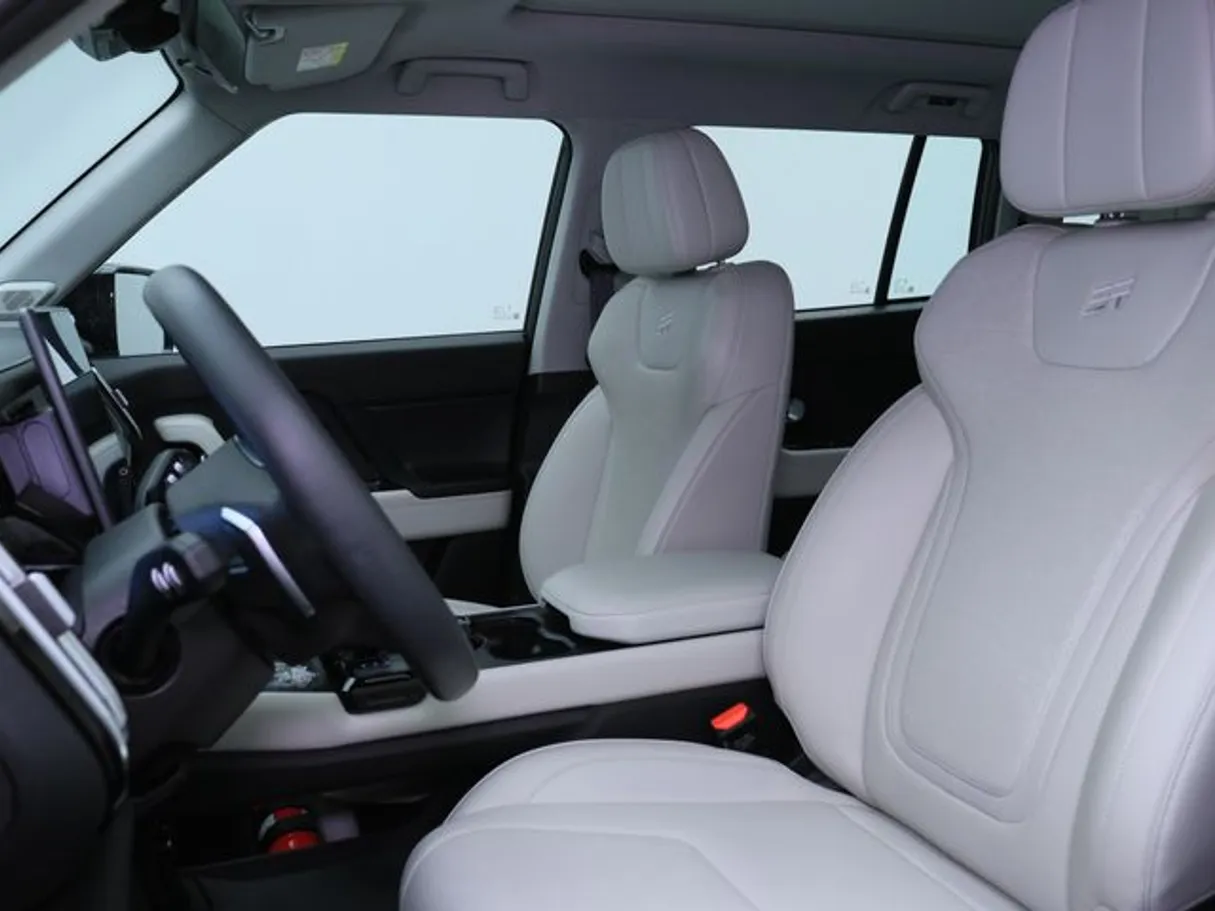 Car image 8