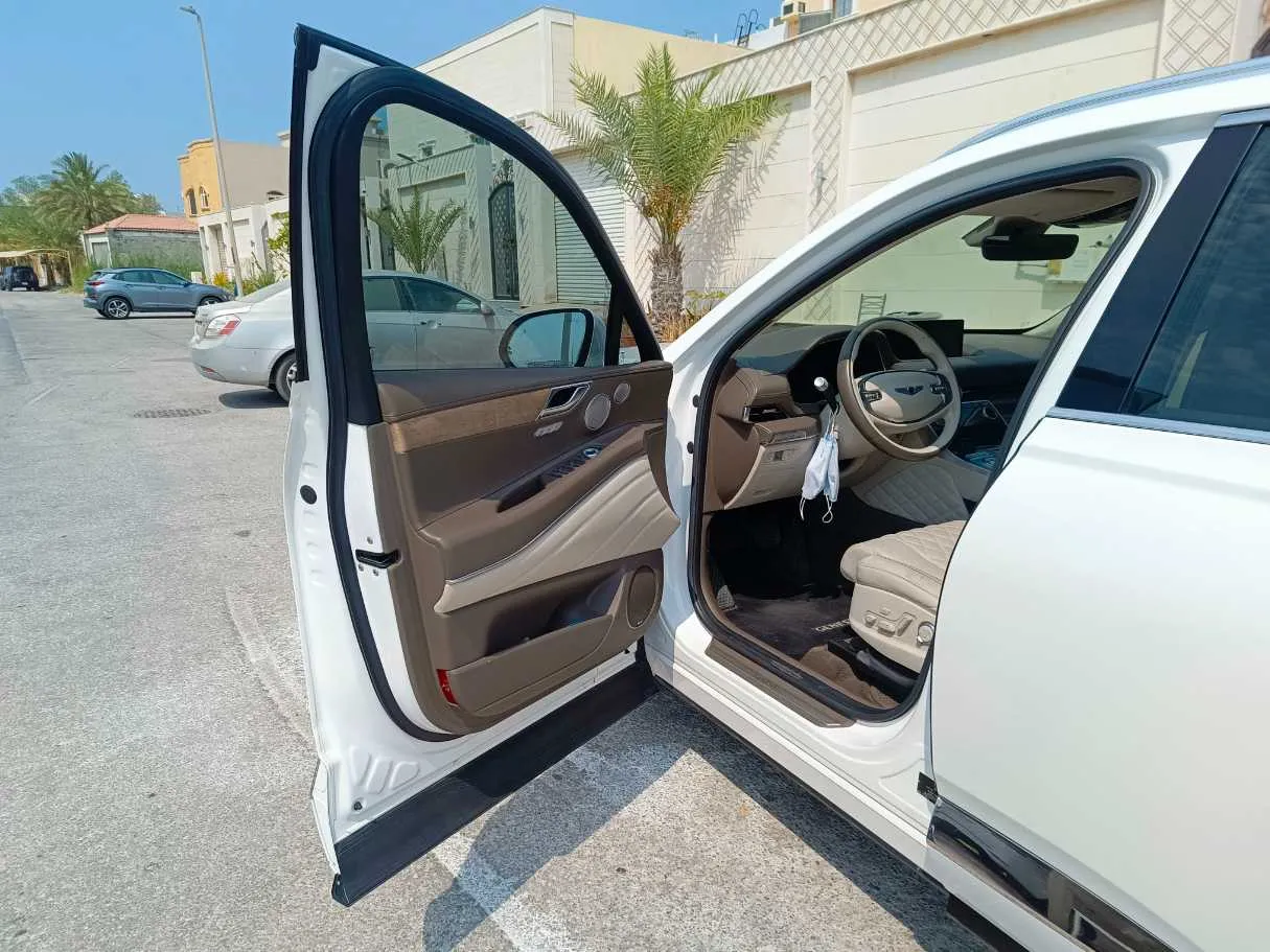 Car image 11
