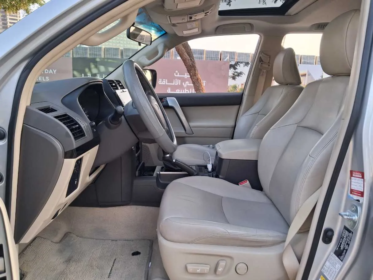 Car image 12