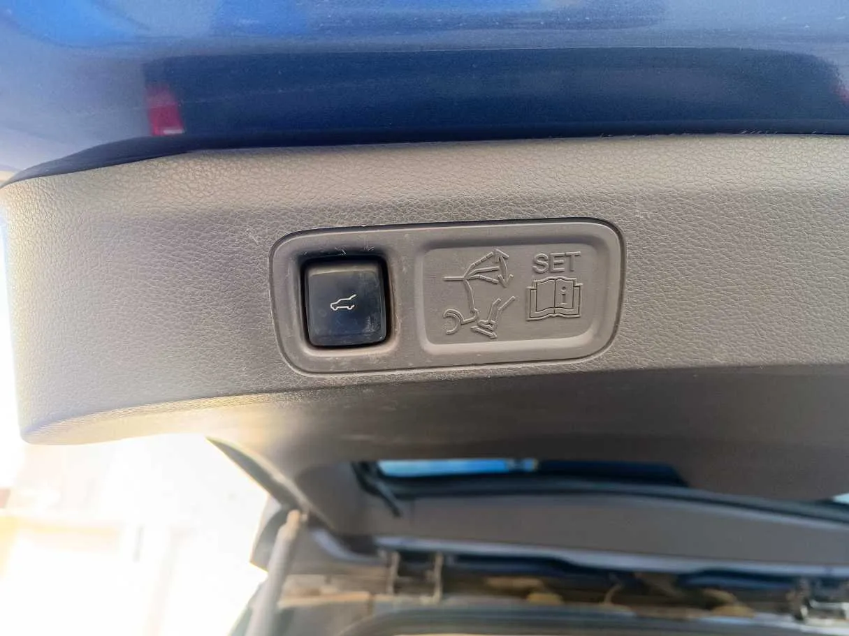 Car image 34