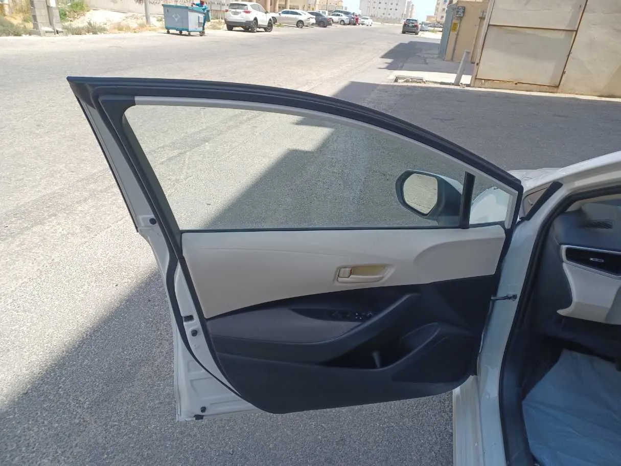 Car image 10