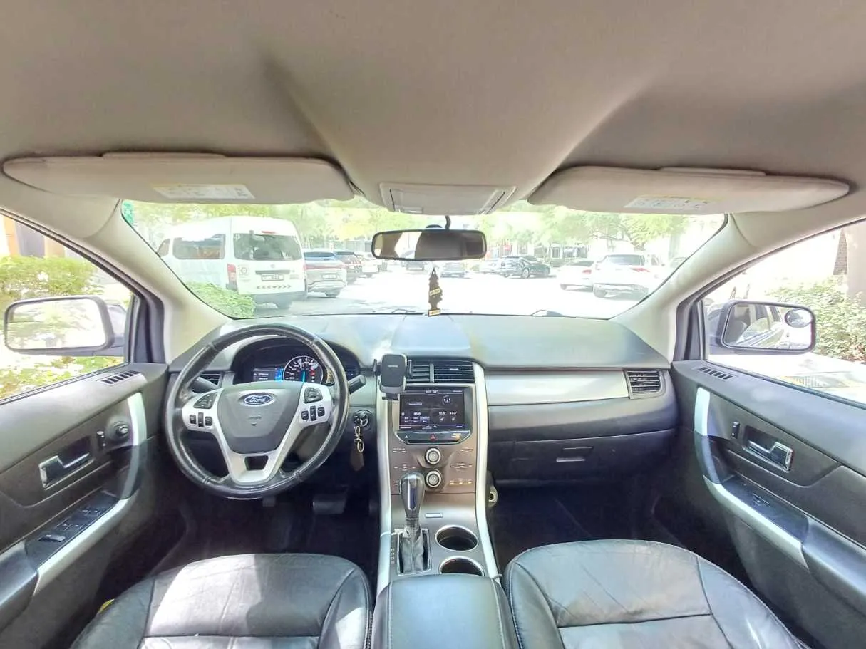 Car image 14