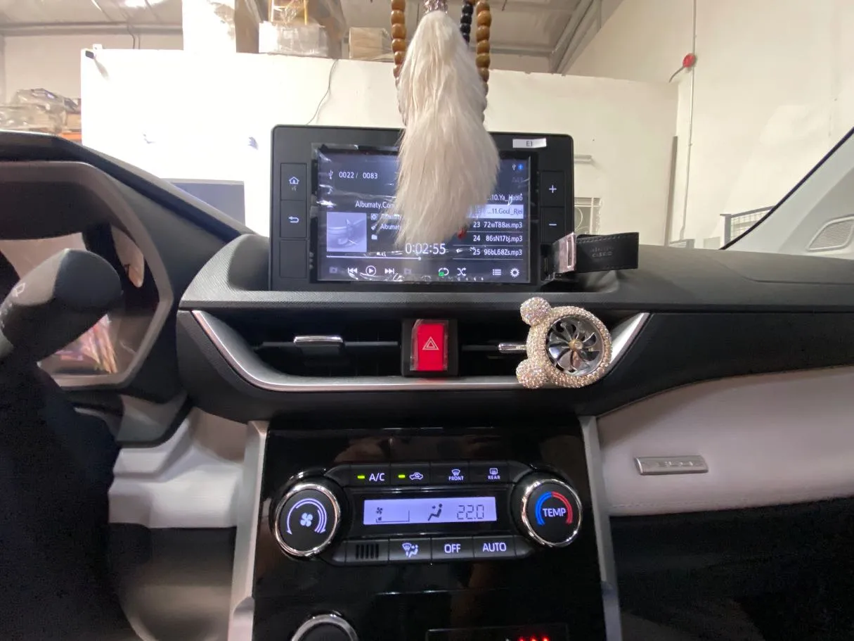Car image 17