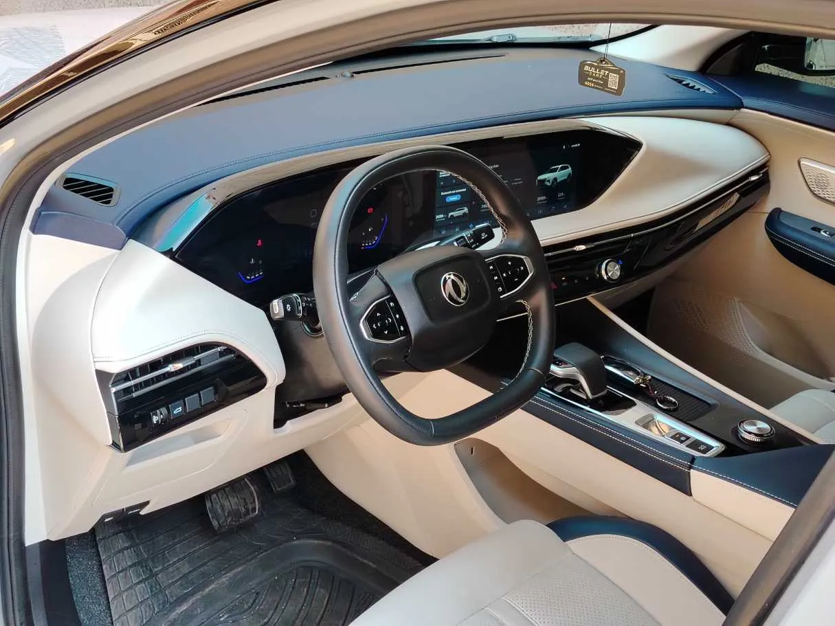 Car image 12