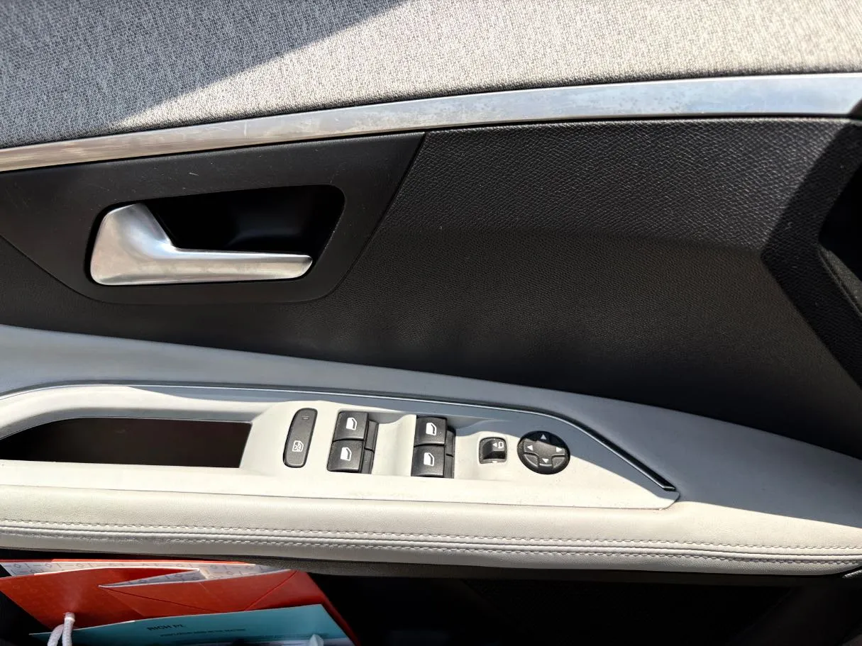 Car image 27