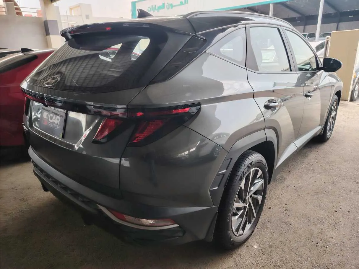 Car image 5