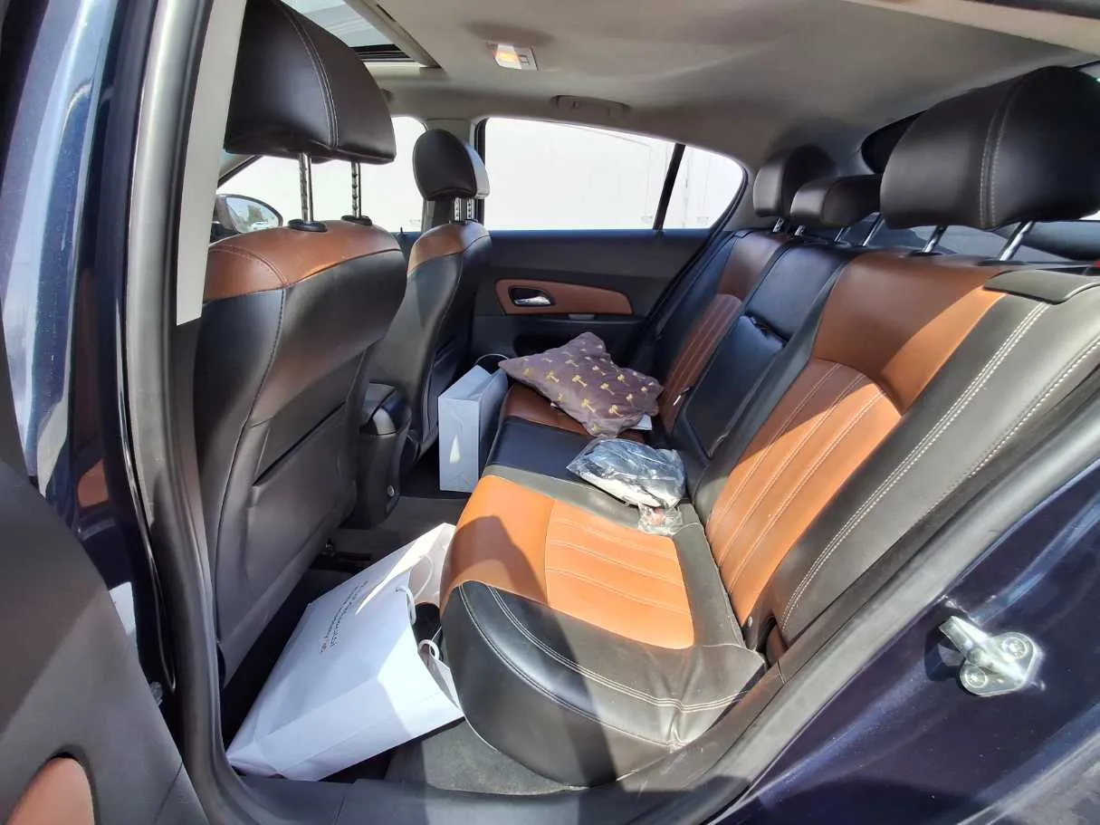 Car image 13