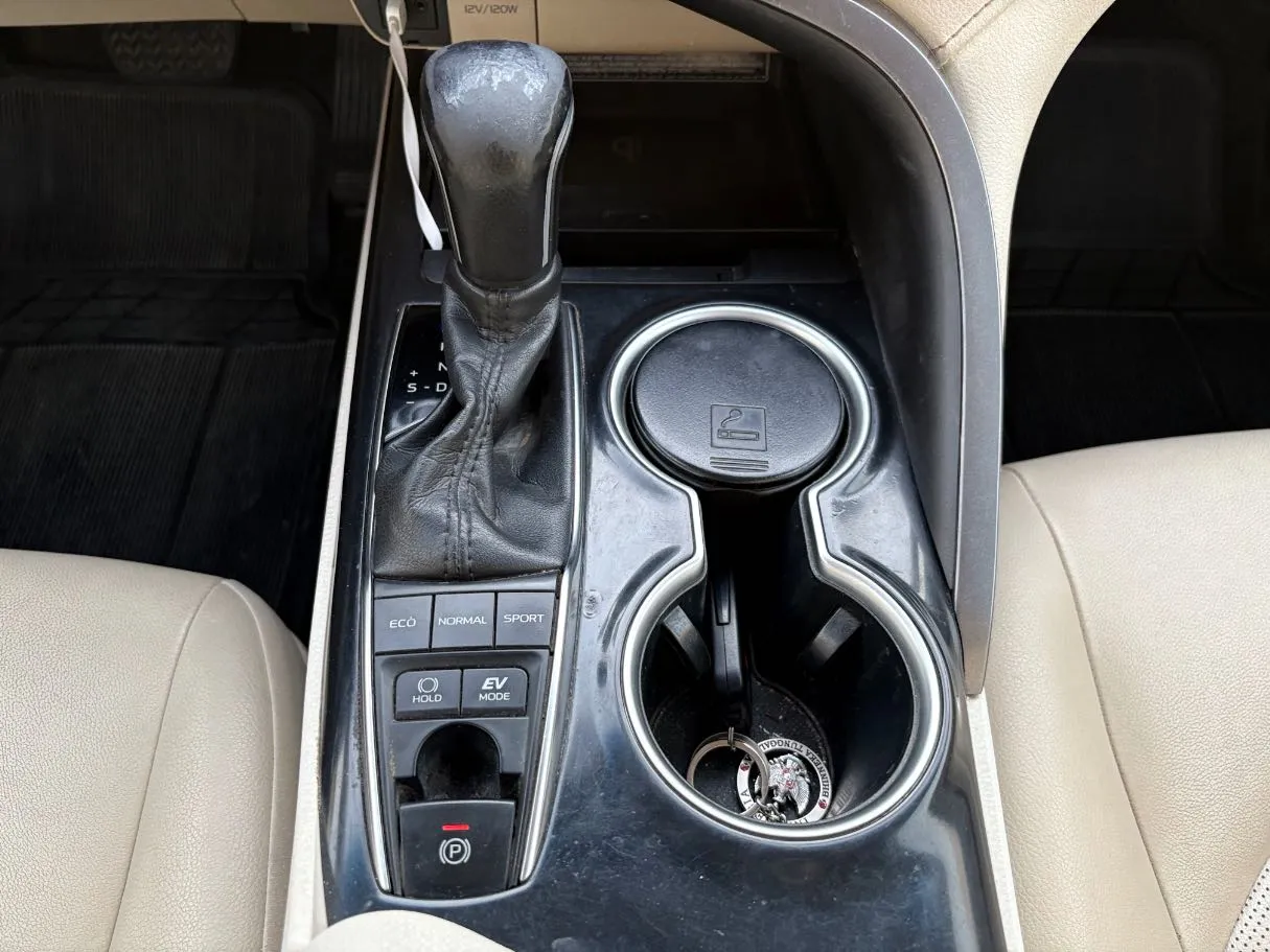 Car image 19