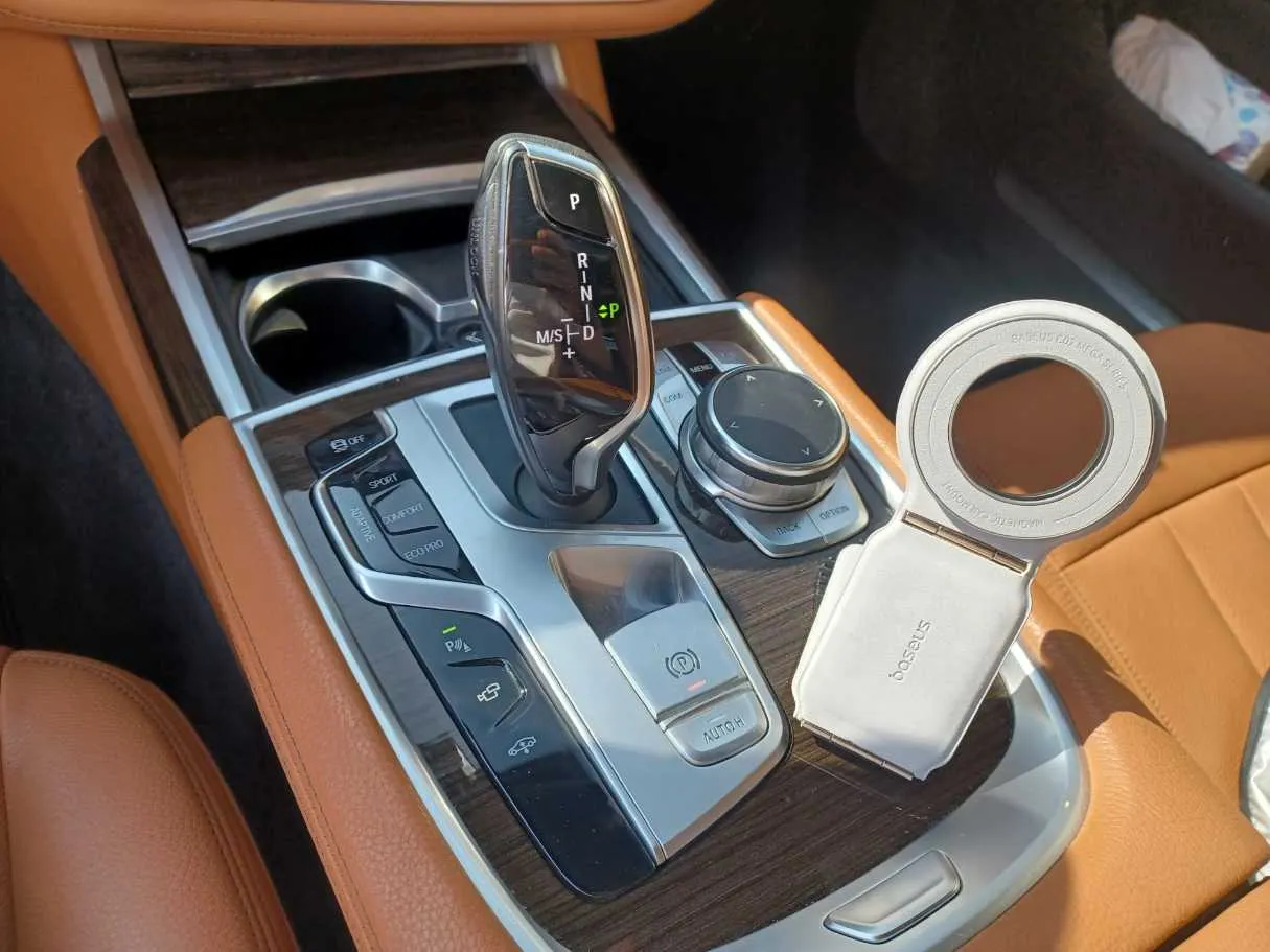 Car image 16