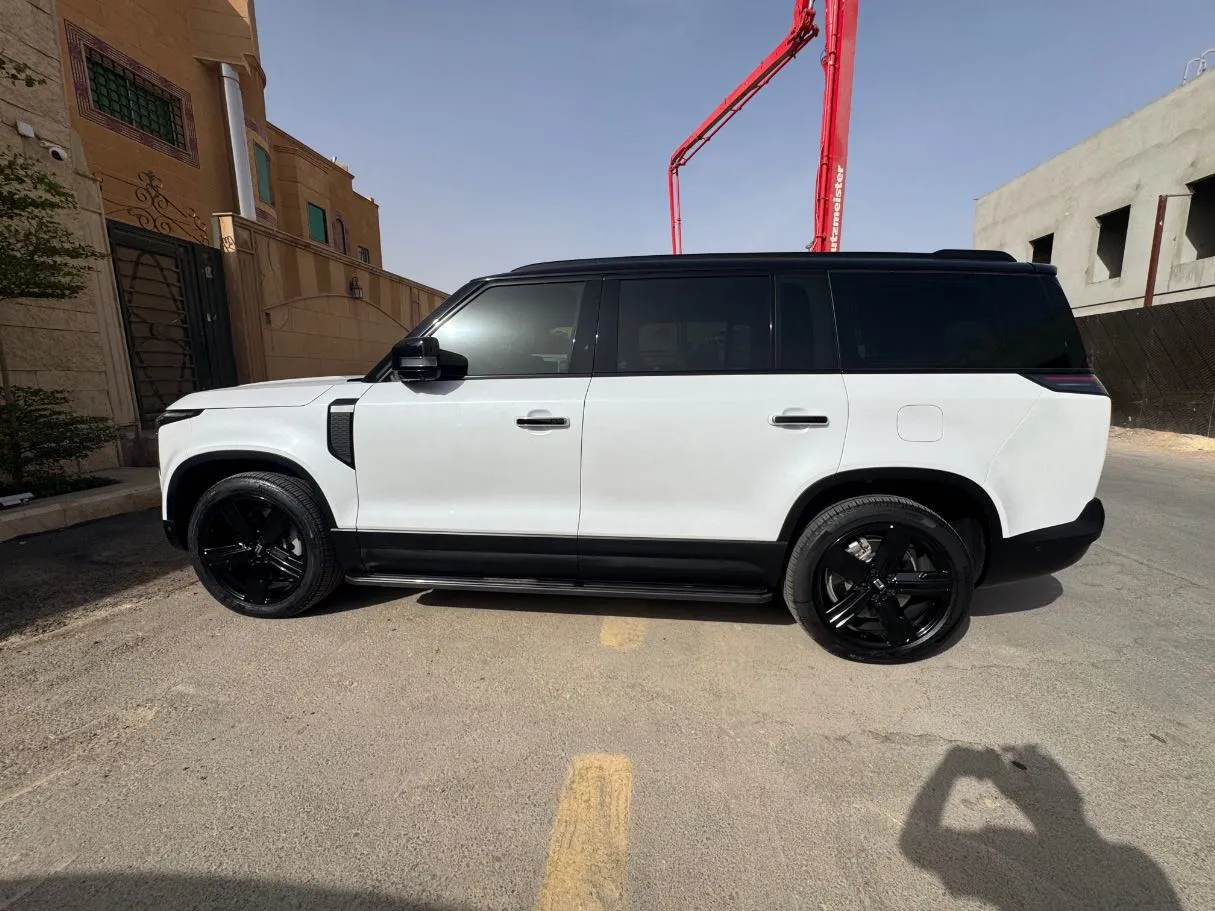 Car image 8