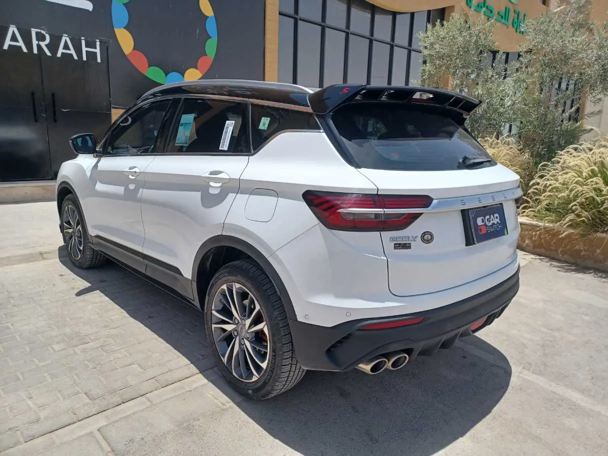 Car image 7