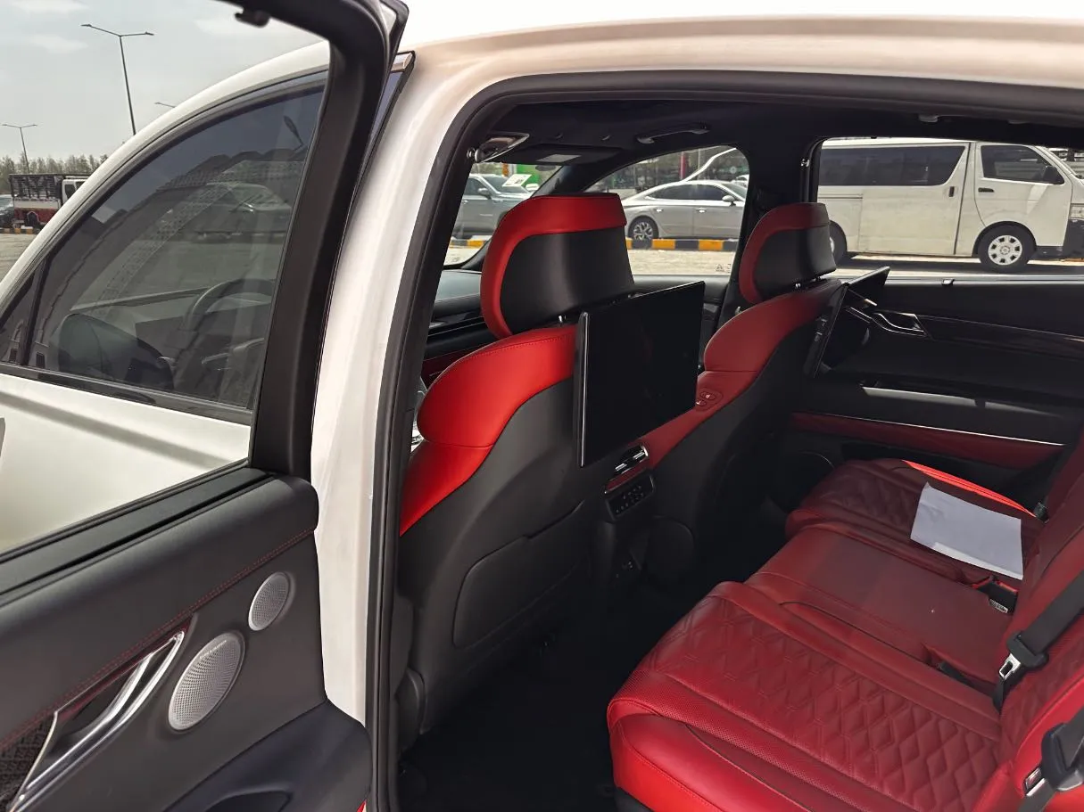 Car image 14