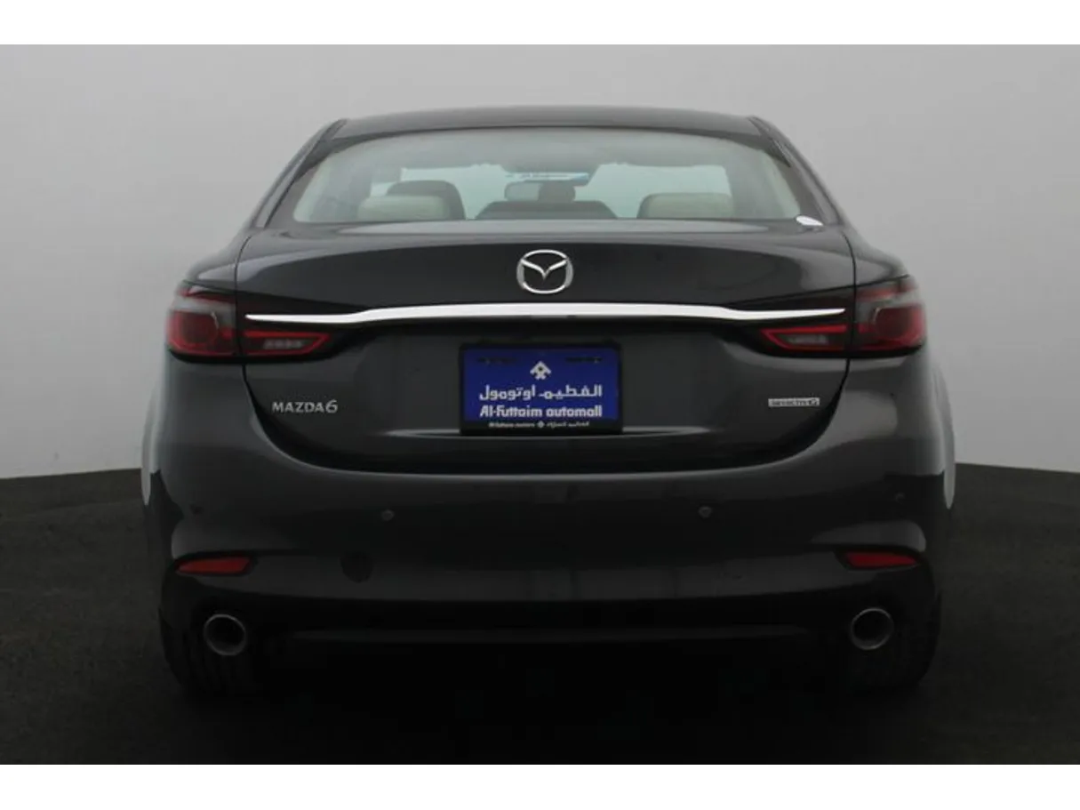 Car image 12
