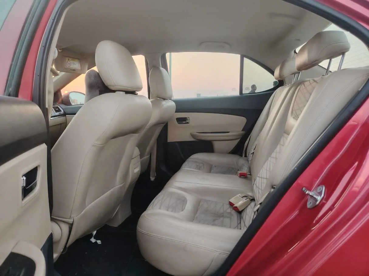 Car image 16