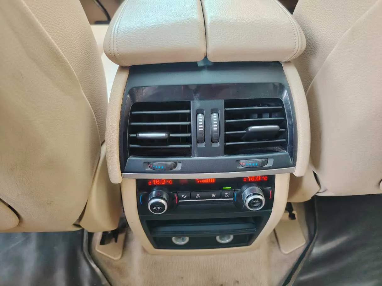 Car image 44