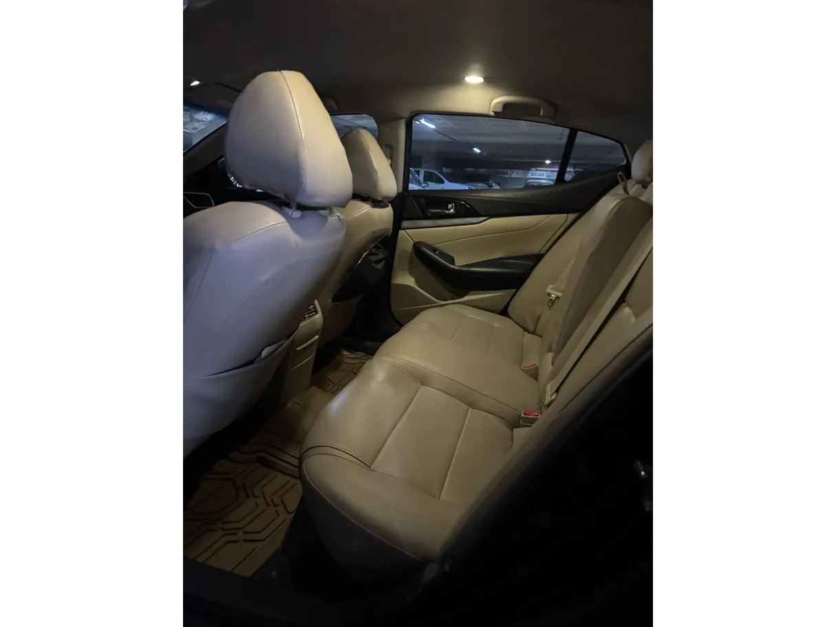 Car image 13