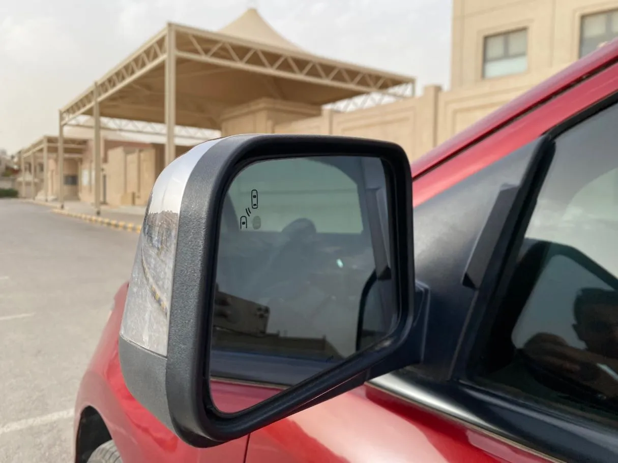 Car image 25