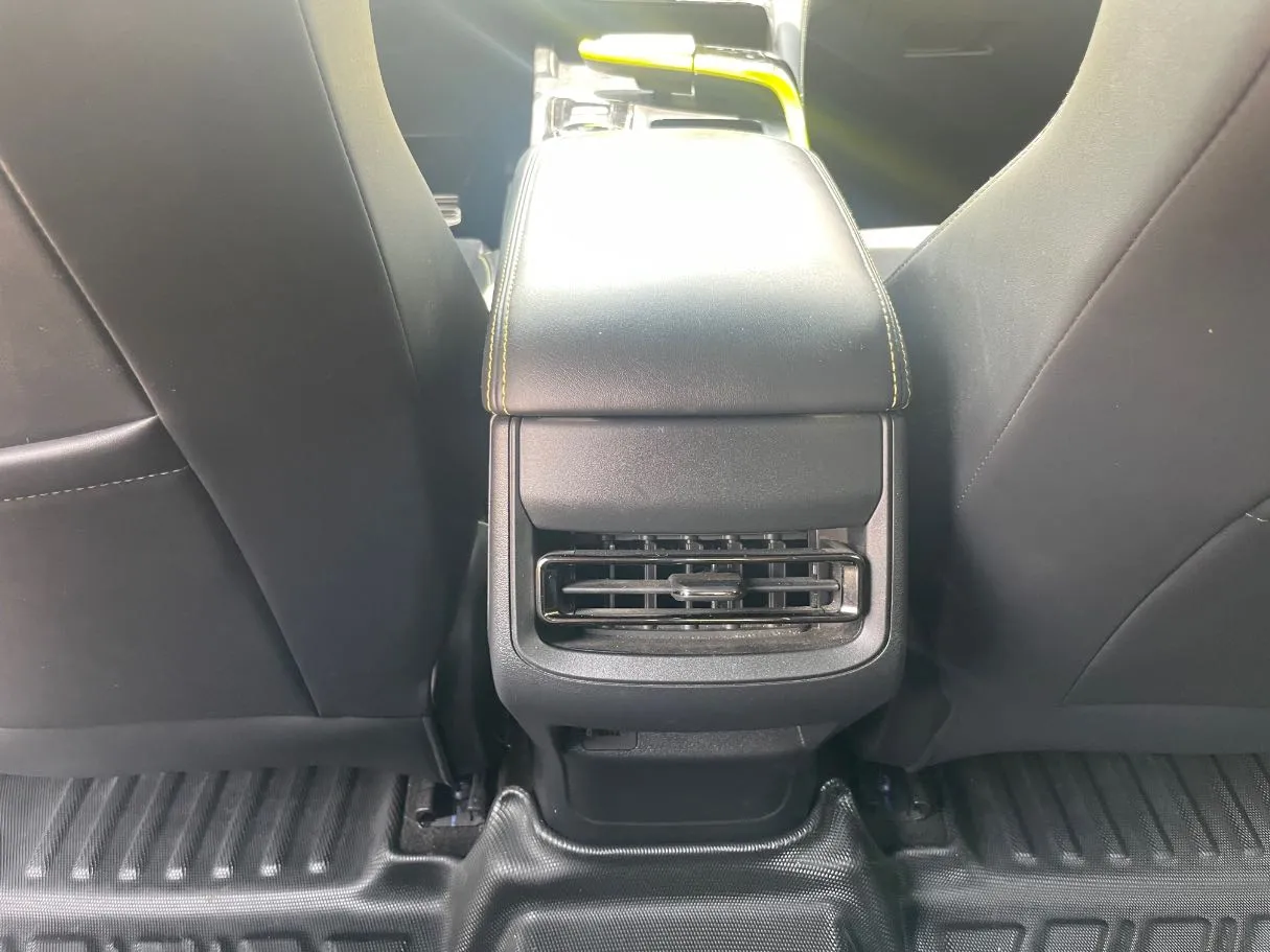 Car image 24