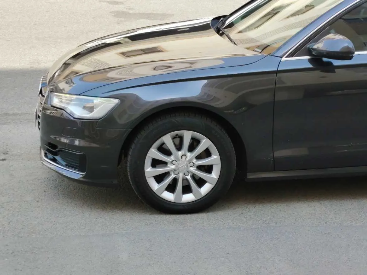 Car image 9
