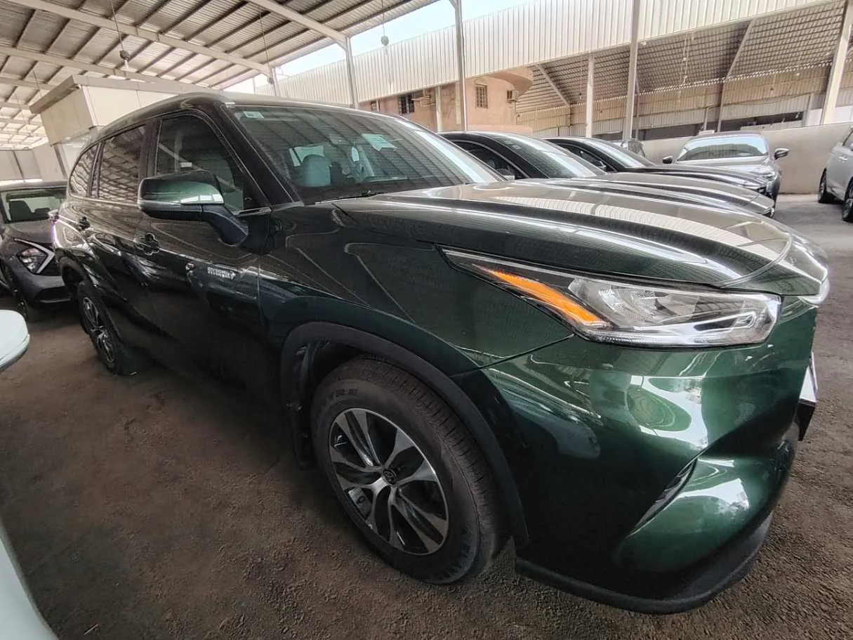 Car image 4