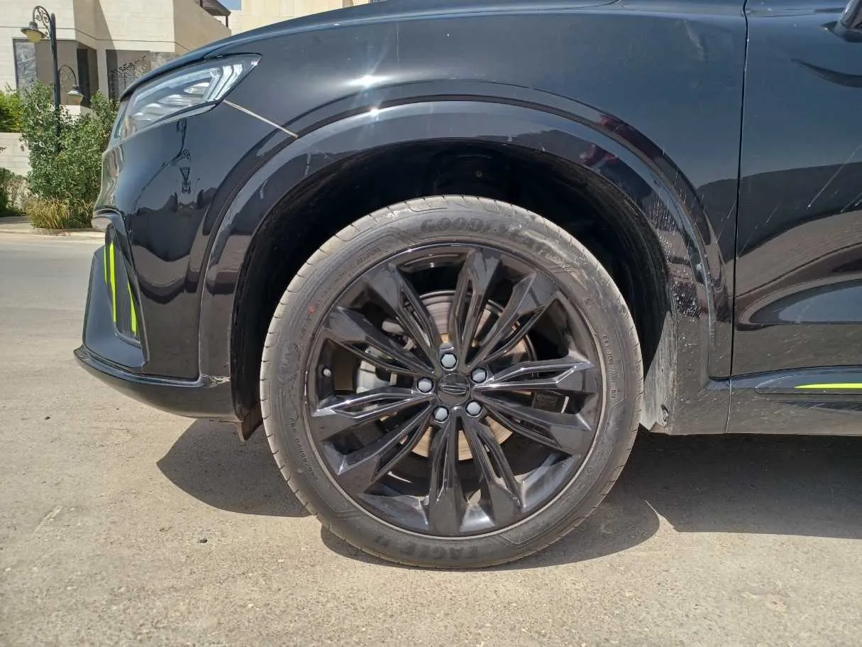 Car image 9