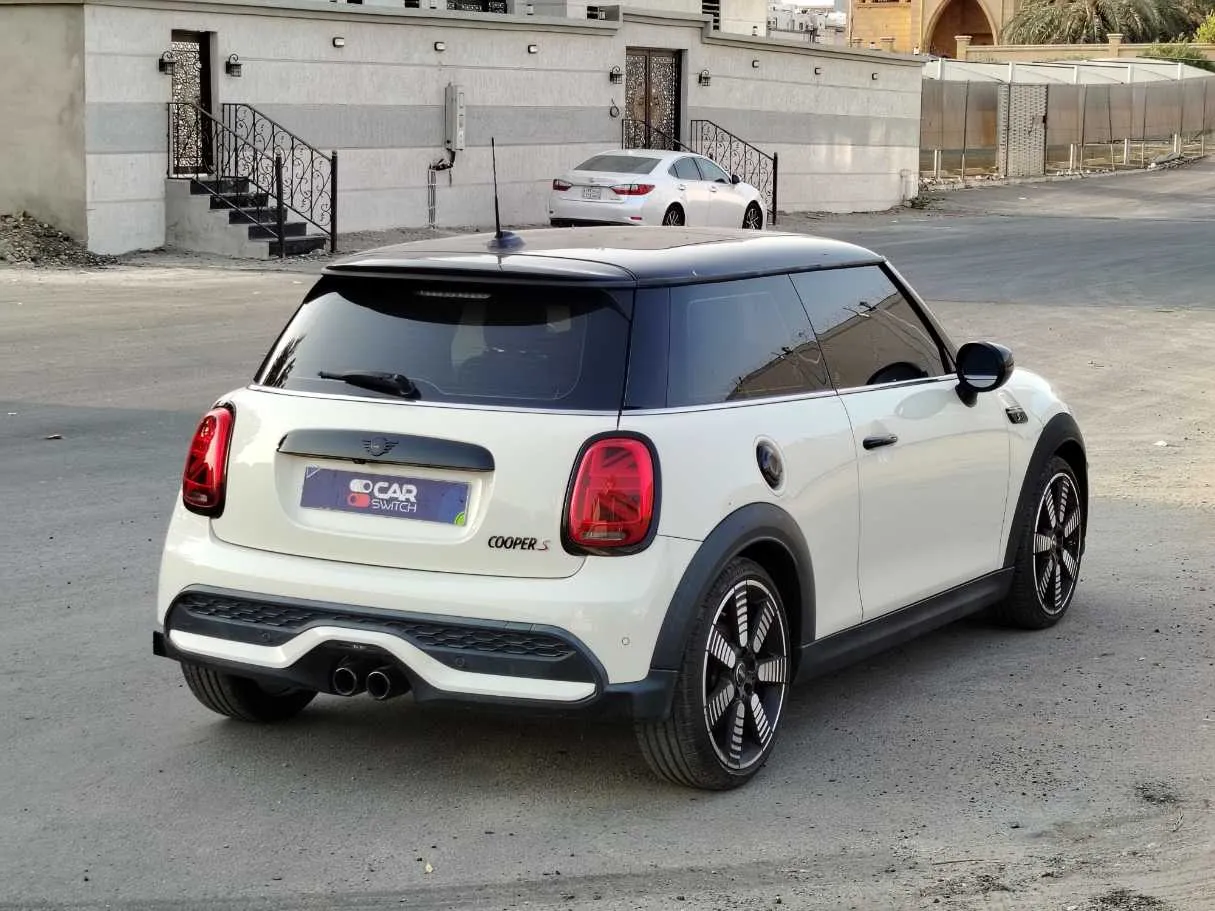 Car image 5
