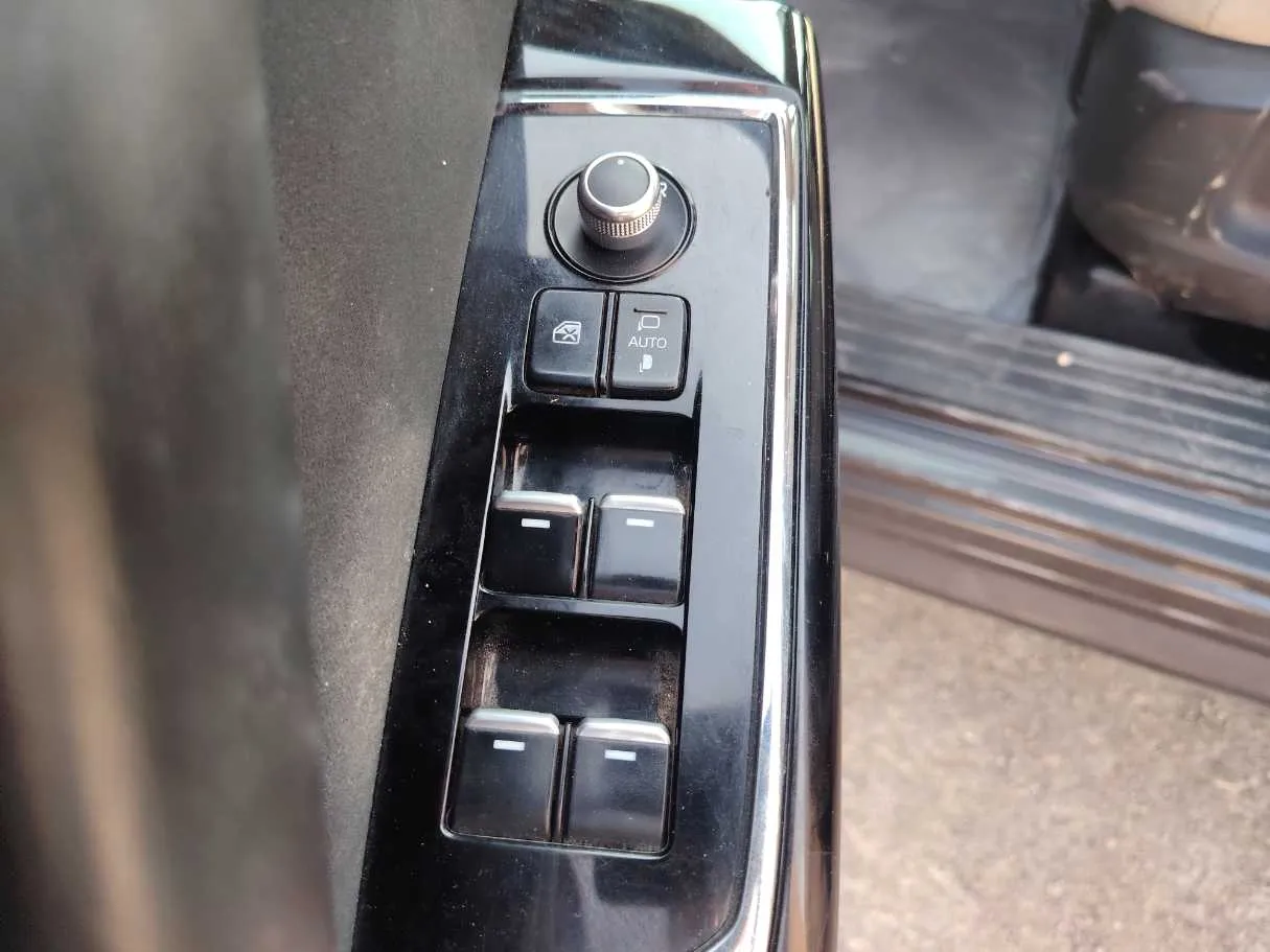 Car image 27