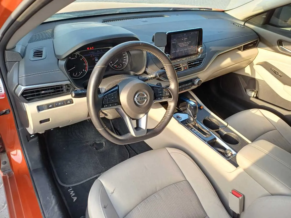 Car image 12