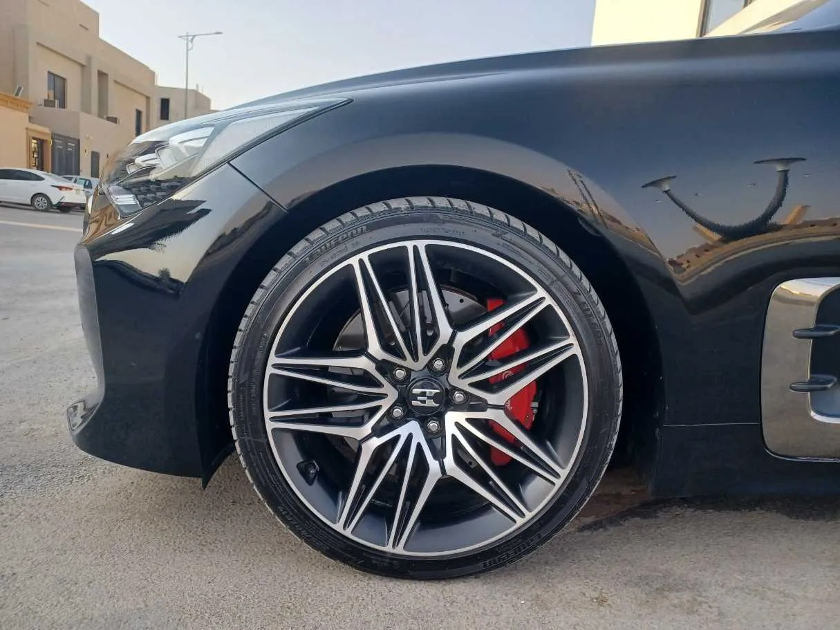 Car image 9