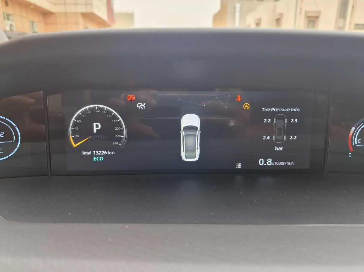 Car image 18