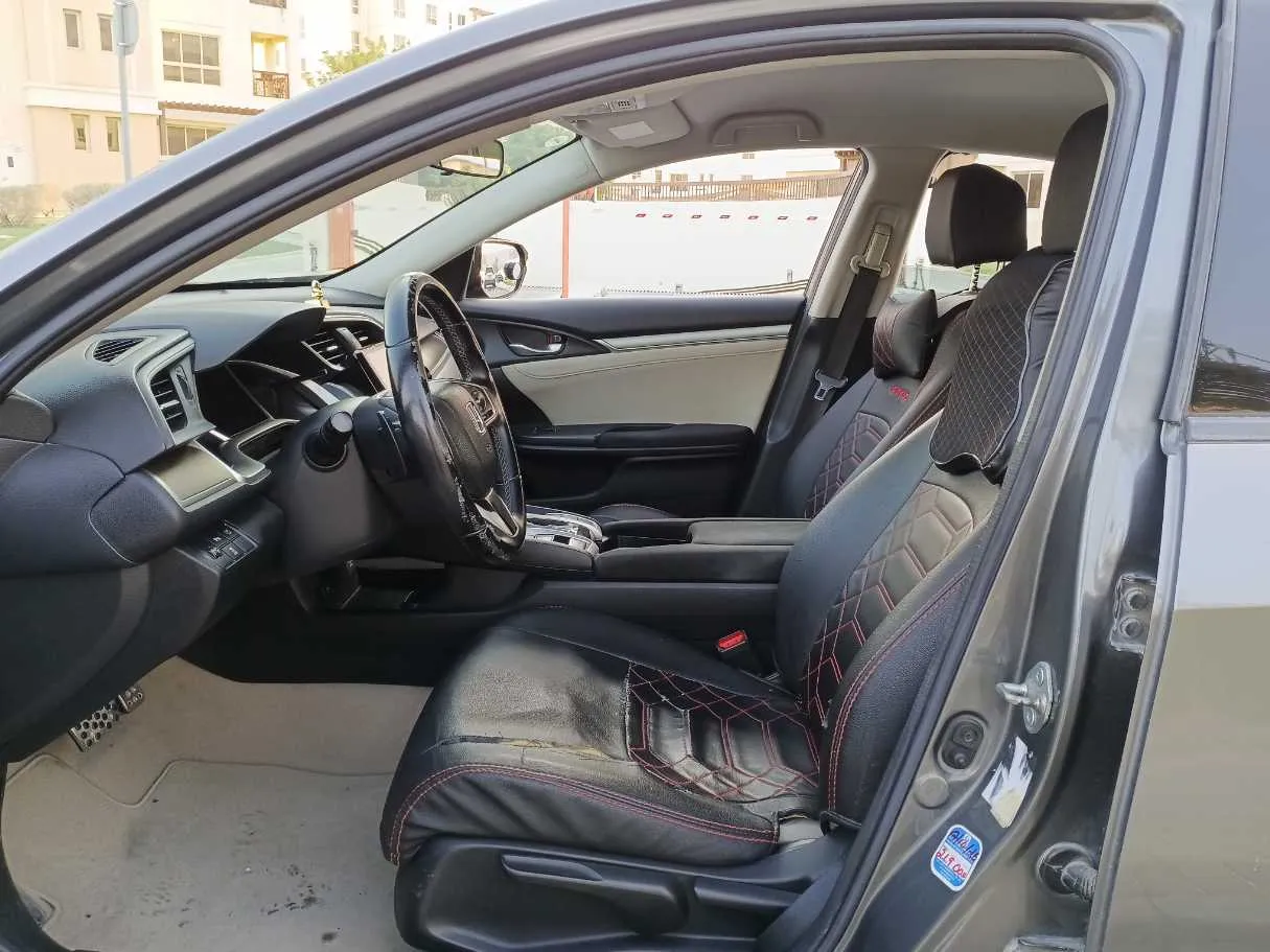 Car image 12