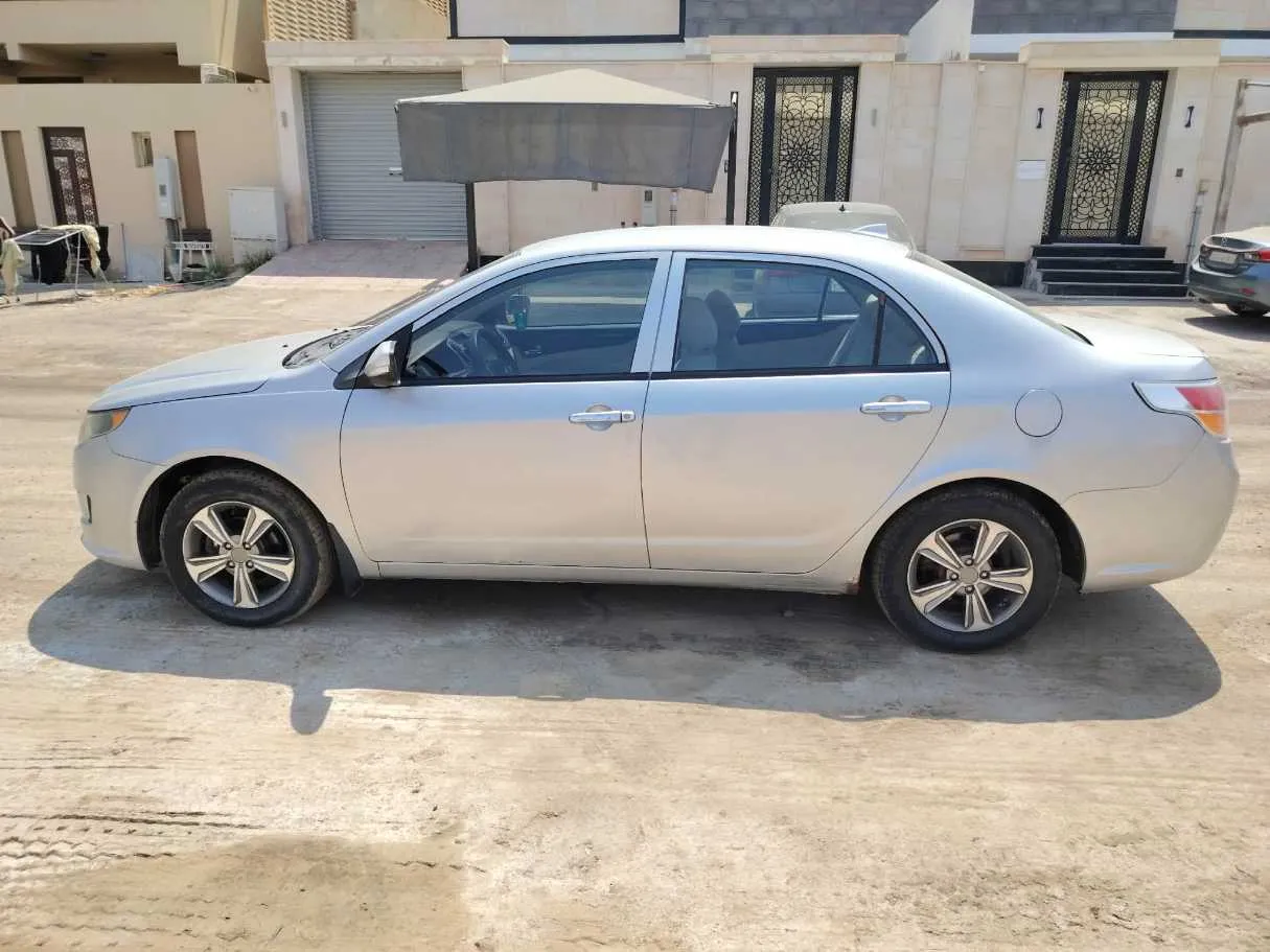 Car image 8