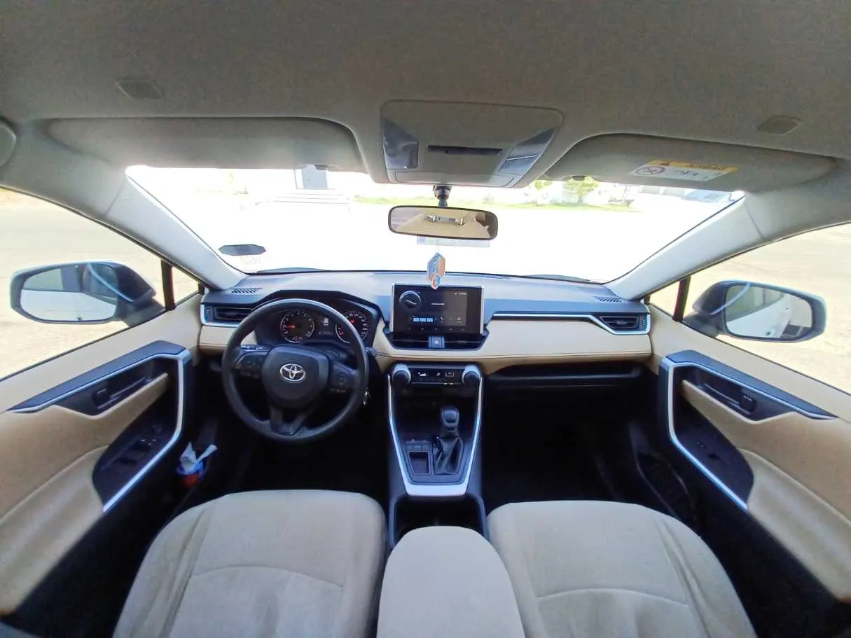 Car image 12
