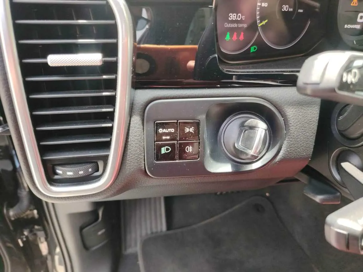 Car image 37
