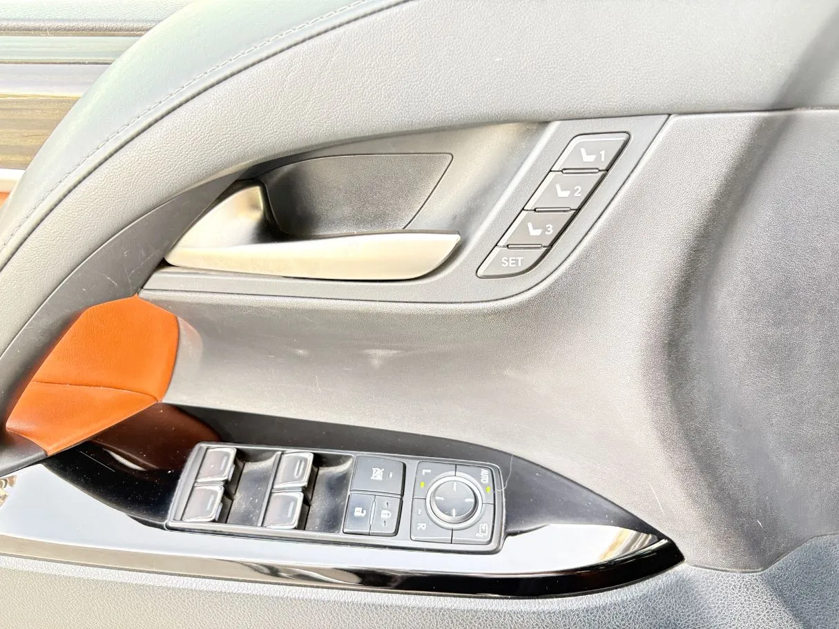 Car image 28