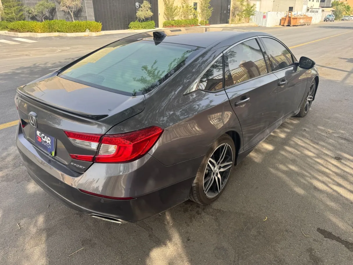 Car image 5