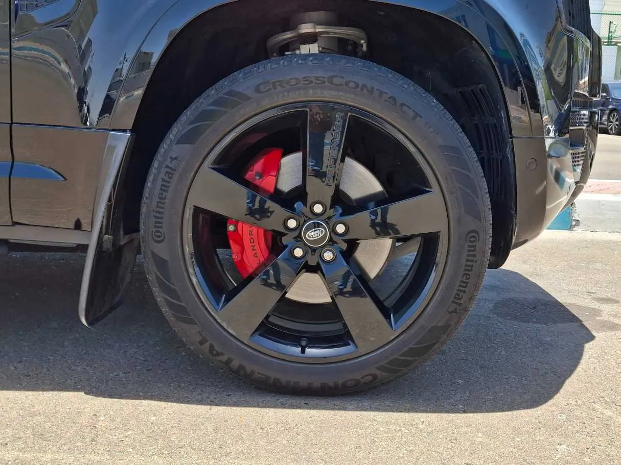 Car image 9