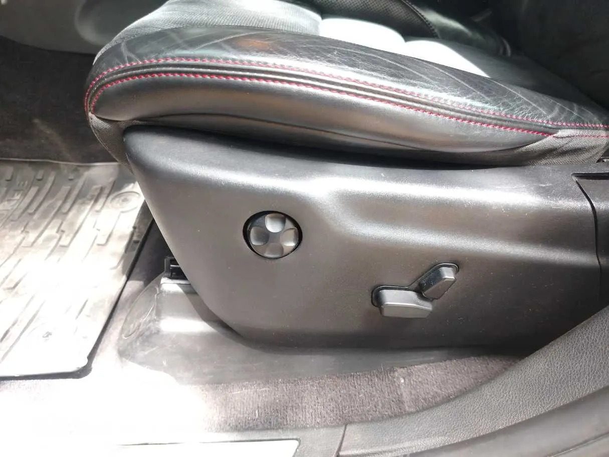 Car image 46