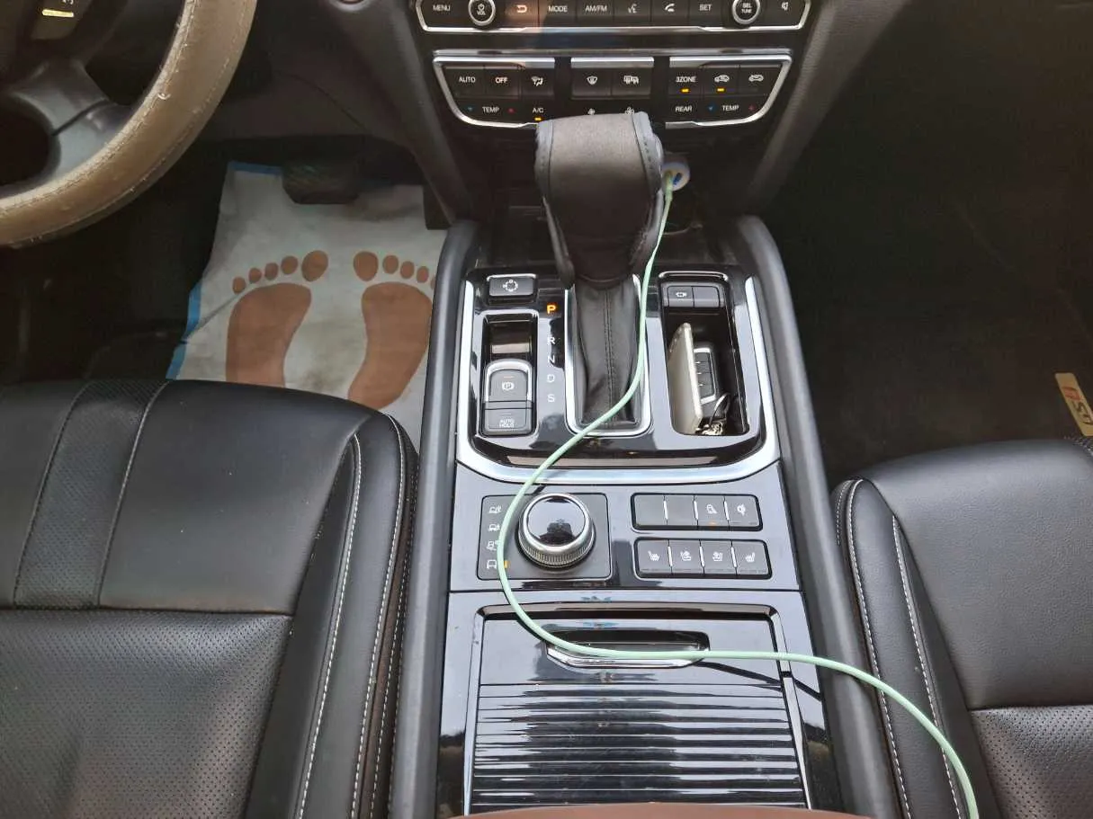 Car image 15