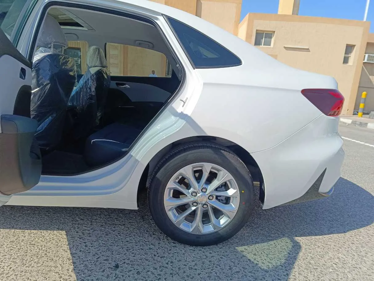 Car image 16