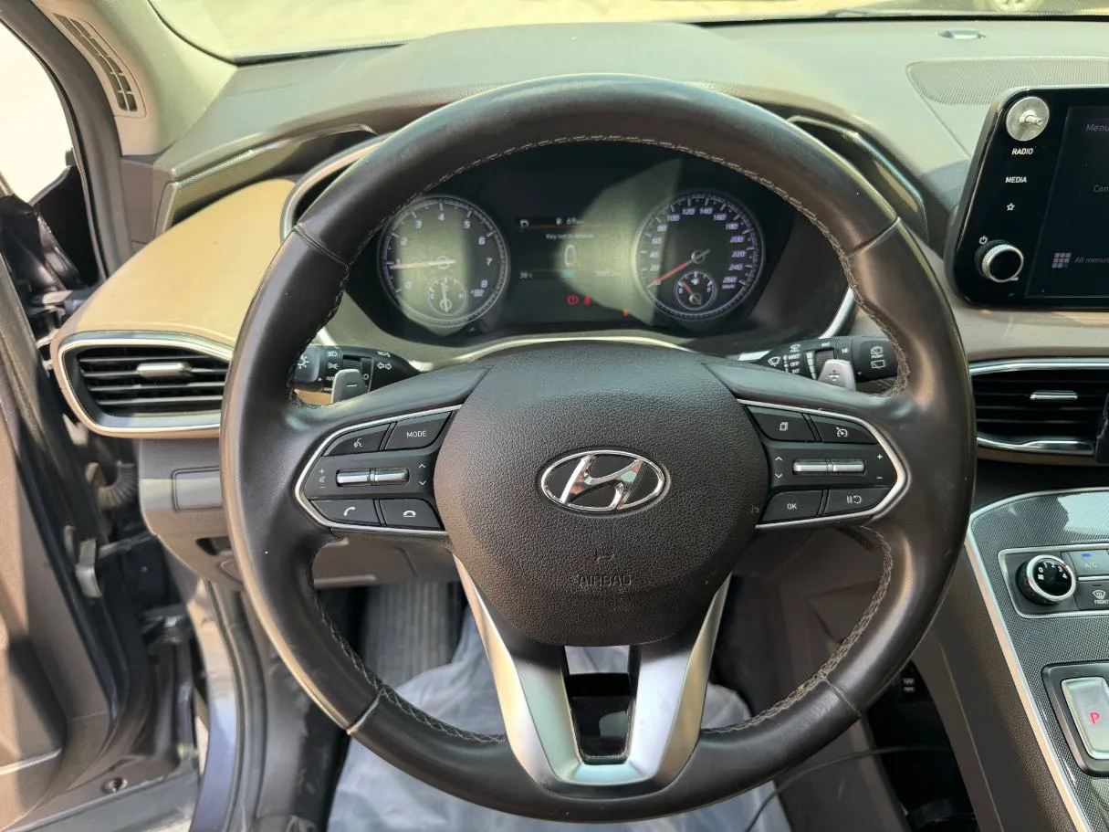 Car image 18