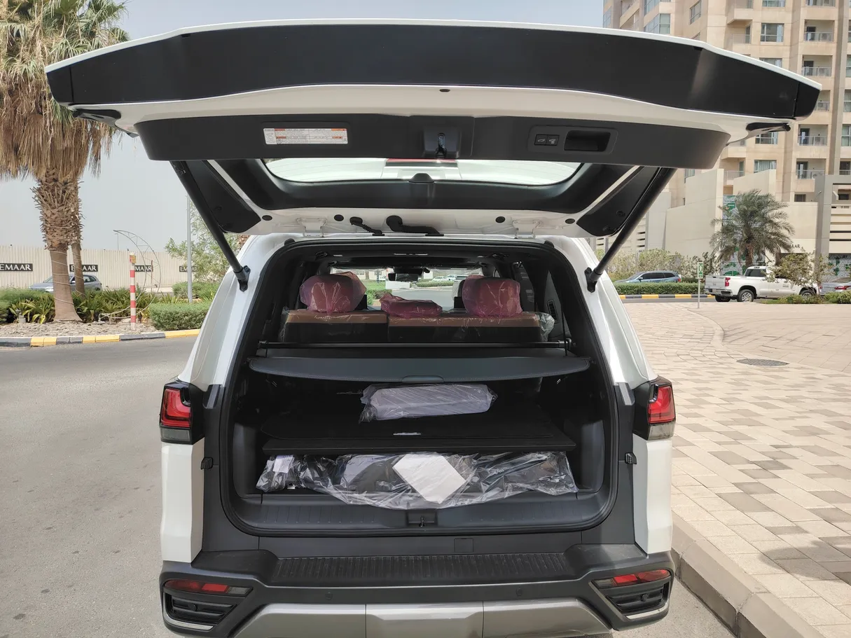 Car image 25